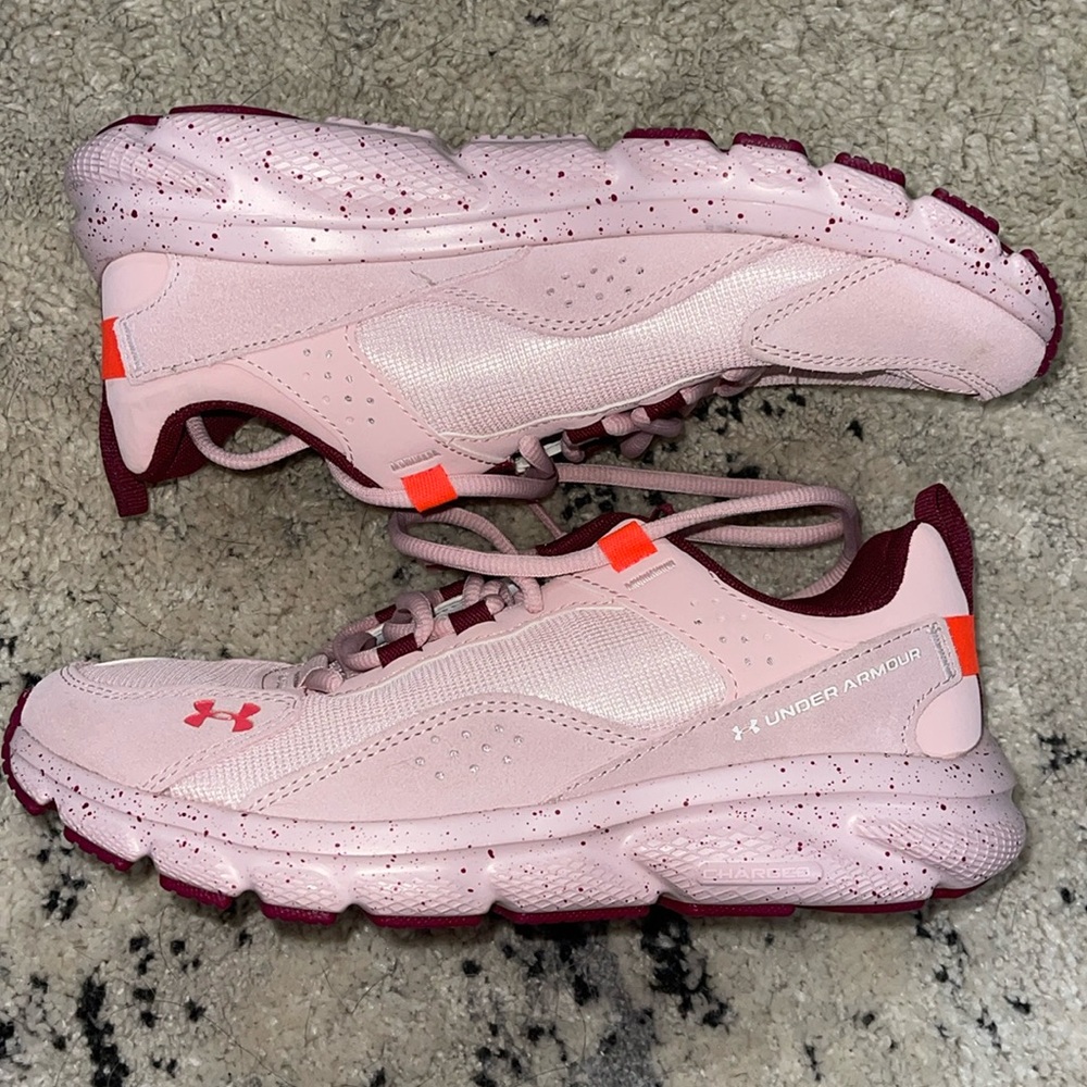Under Armour Deluxe Foam Women Sneakers — 8.5